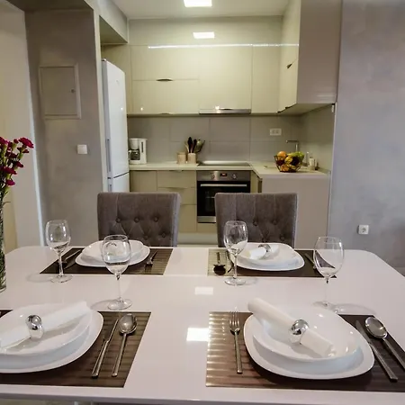 Lulu Apartment Makarska